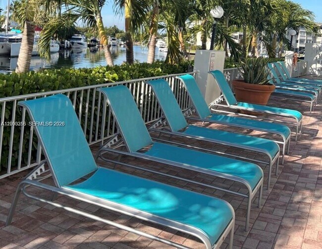 Foto del edificio - 401 Golden Isles Dr