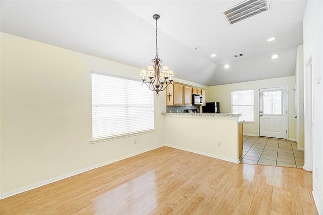 Building Photo - 10834 Windfern Lakes St