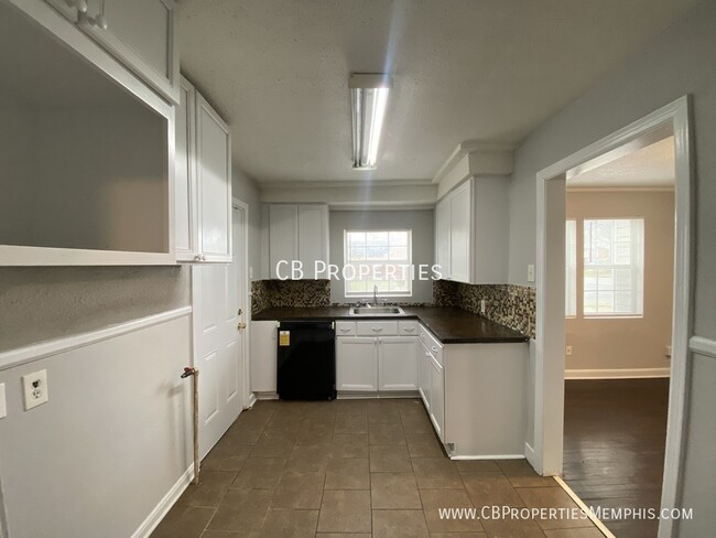 Building Photo - 1416 Alamo St