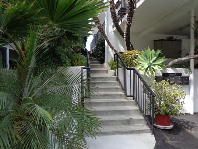 Foto del edificio - 412 Avenida Santa Barbara