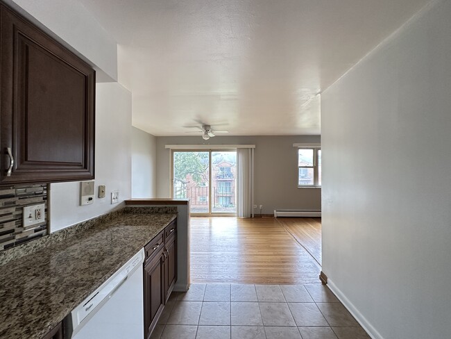 Foto del edificio - 1004 S River Rd