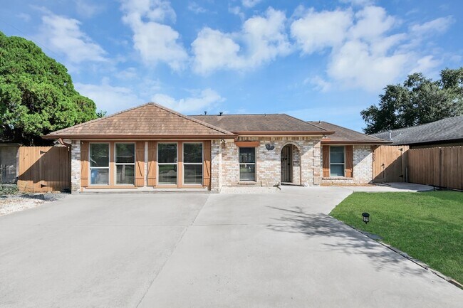 Foto del edificio - 4503 Hollybrook Ln