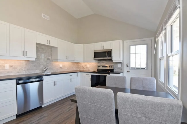 Building Photo - 493 Second St