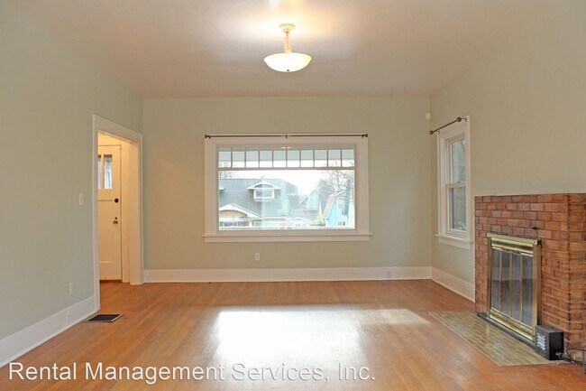 Building Photo - 4 br, 2 bath House - 3535 SE Stark St