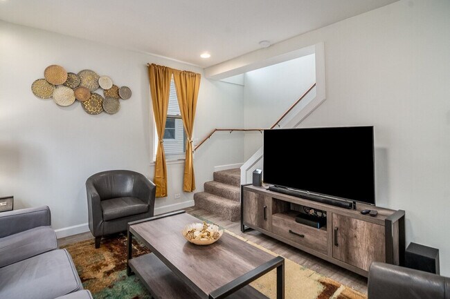 Foto del edificio - 327 W School St