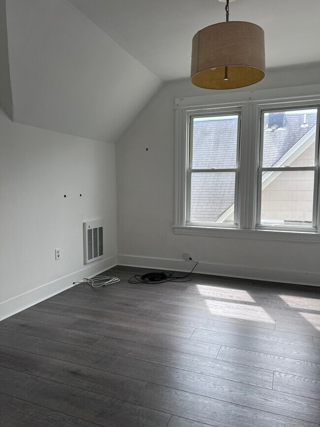 Building Photo - 783 Brewster St