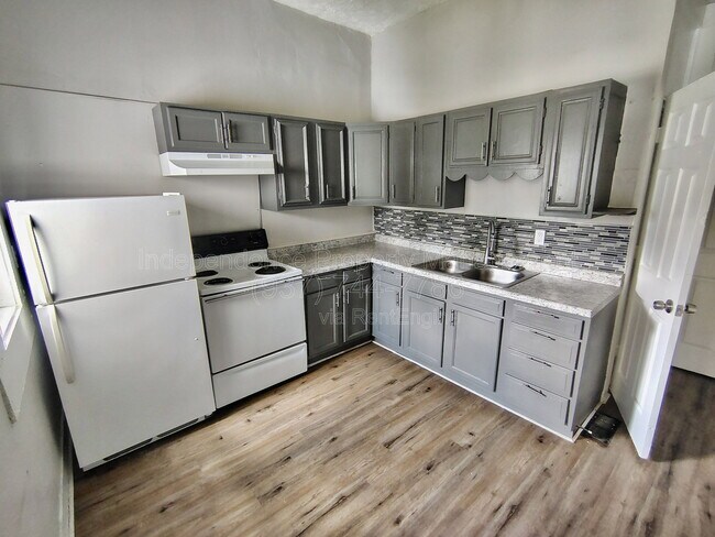 Foto del edificio - 817 S Main St