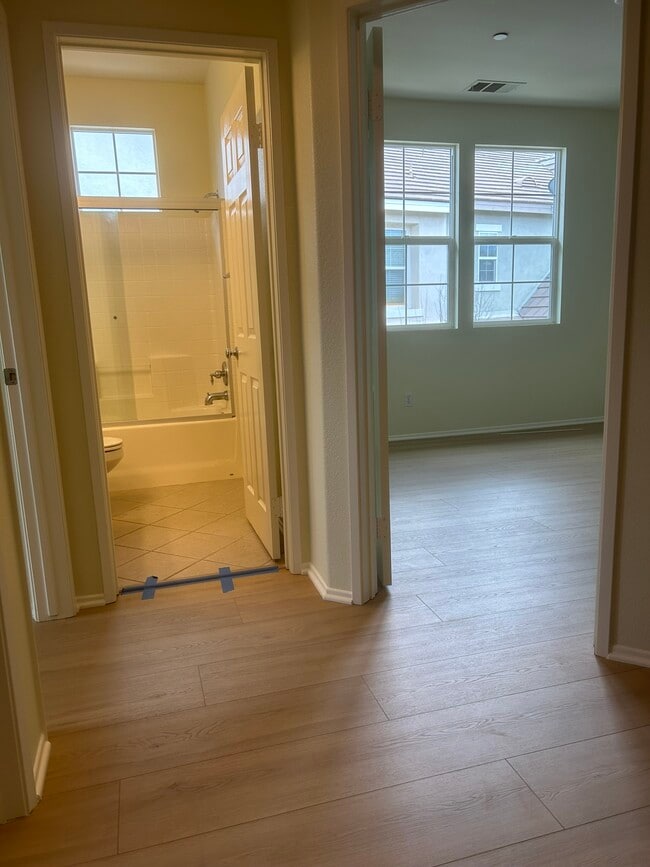 Building Photo - 27288 Riverview Ln