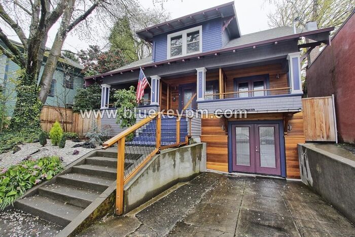 Primary Photo - 2 Bed, 1 Bath Unit on Glisan Street
