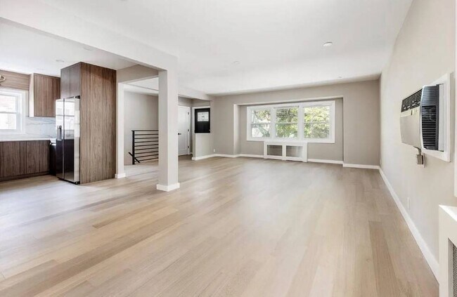 Foto del edificio - 208-12 53rd Ave