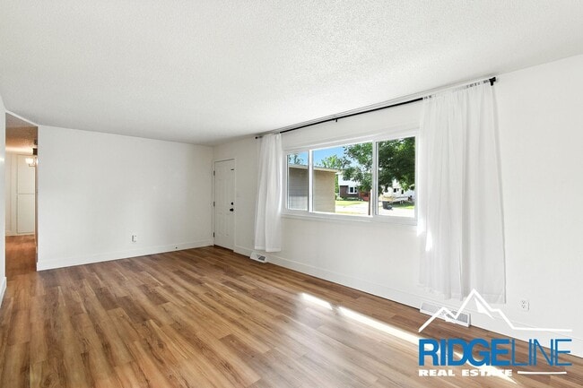 Building Photo - Fox Farm one level home ready for you to e...