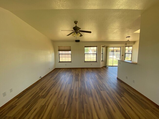 Building Photo - APPLY NOW - 5140 N. Village Dr