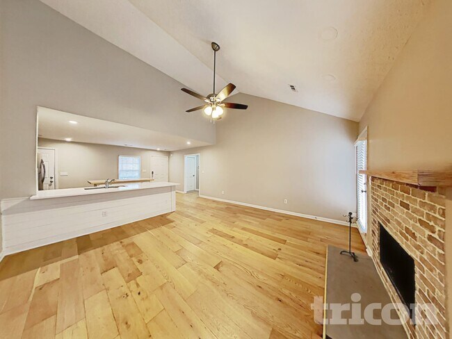 Building Photo - 4021 Deer Run Trce