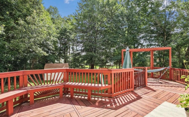 Foto del edificio - 2404 Berry Thicket Ct