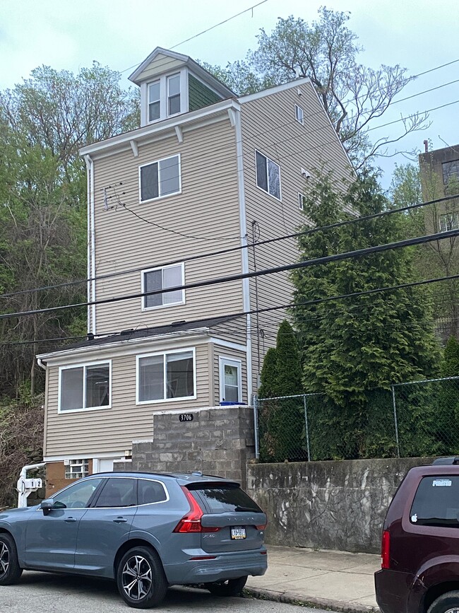 Building Photo - 3706 Melwood Ave