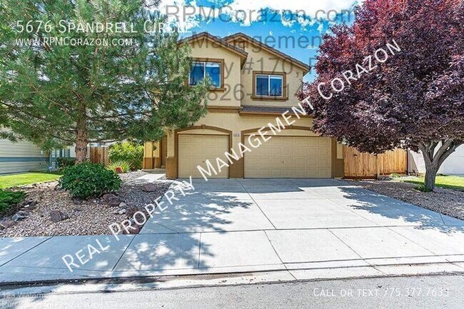 Building Photo - Spacious home with amazing views!