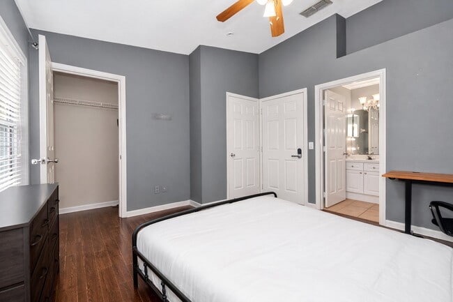 Building Photo - 4204 Plantation Cove Dr
