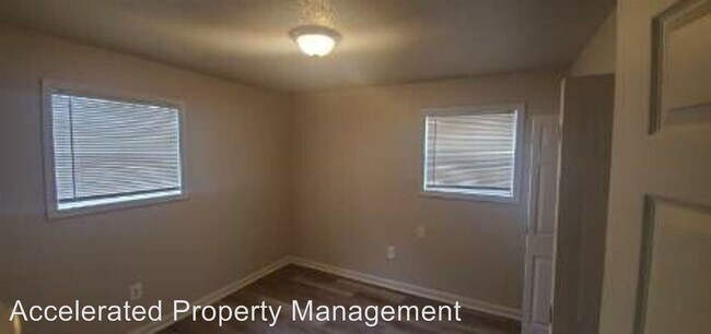 Foto del edificio - 4412 Lynn Ln