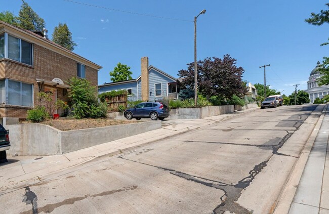 Foto del edificio - Peaceful Studio Apartment Near the Utah Capitol & Downtown Salt Lake City