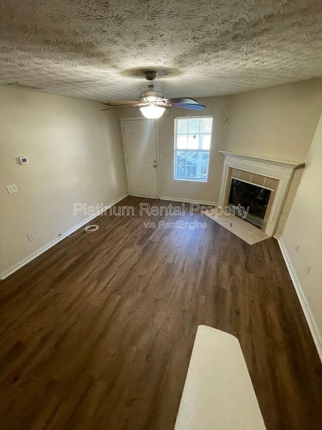 Building Photo - 9260 Golf View Dr