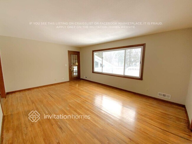 Foto del edificio - 124 Oakwood Rd