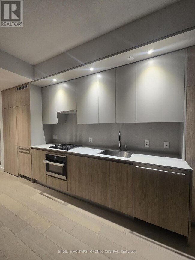 Building Photo - 81 Wellesley St E