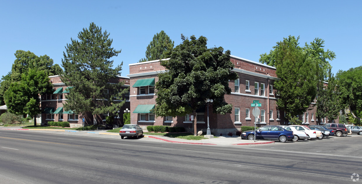 Foto principal - Courtyard Apartments