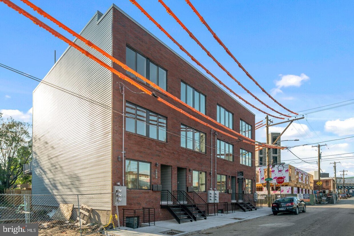 Primary Photo - 1904 E York St
