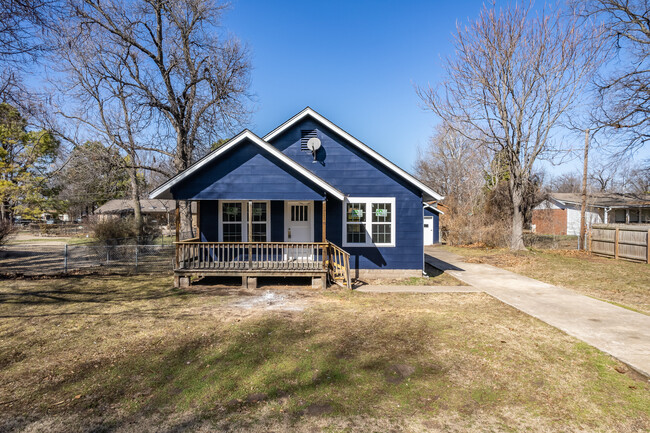 Building Photo - 1447 E 55th St