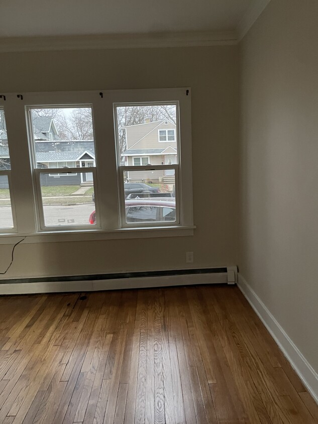 2 bed 1 bath first floor apt - 738 Moore St