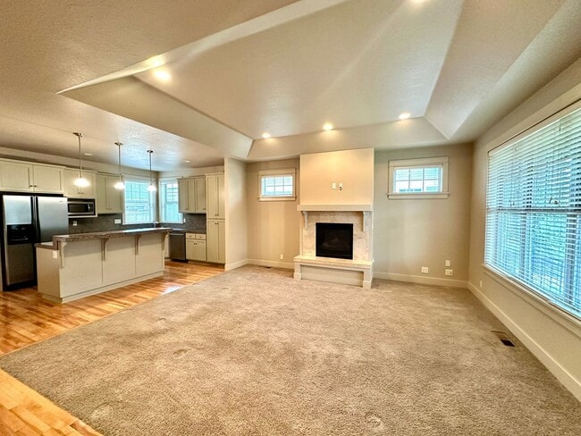 Photo - Luxury Living Near Valley River! House