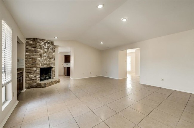 Building Photo - 2316 Woodglen Dr