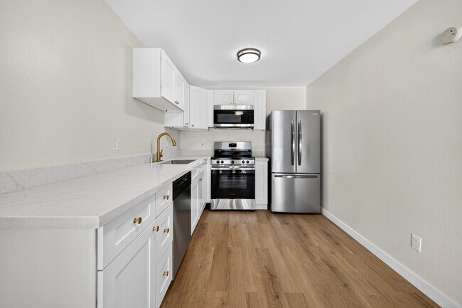 Foto del edificio - Newly Renovated 2 Bedroom / 1 Bathroom Duplex in Lakewood