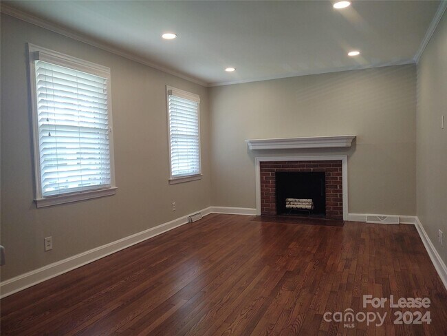 Building Photo - 3624 Moultrie St