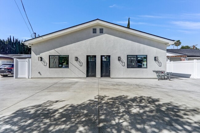 Building Photo - 6827 Ranchito Ave
