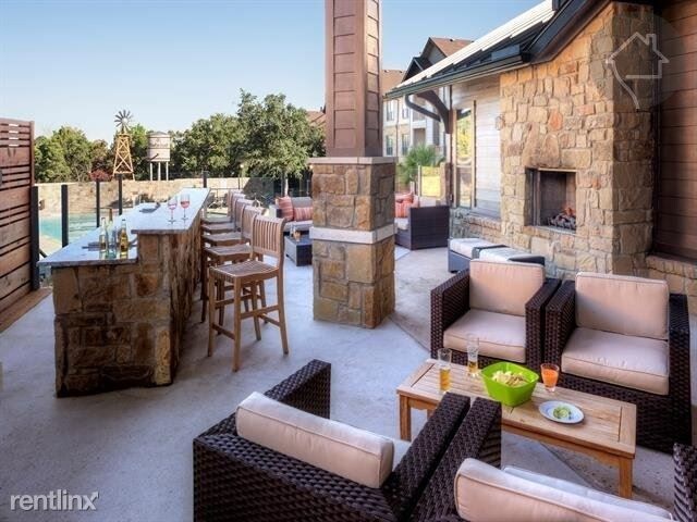 Foto principal - 9800 McNeil Dr