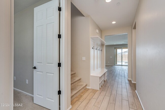 Building Photo - 9813 E Miller Peak Trl