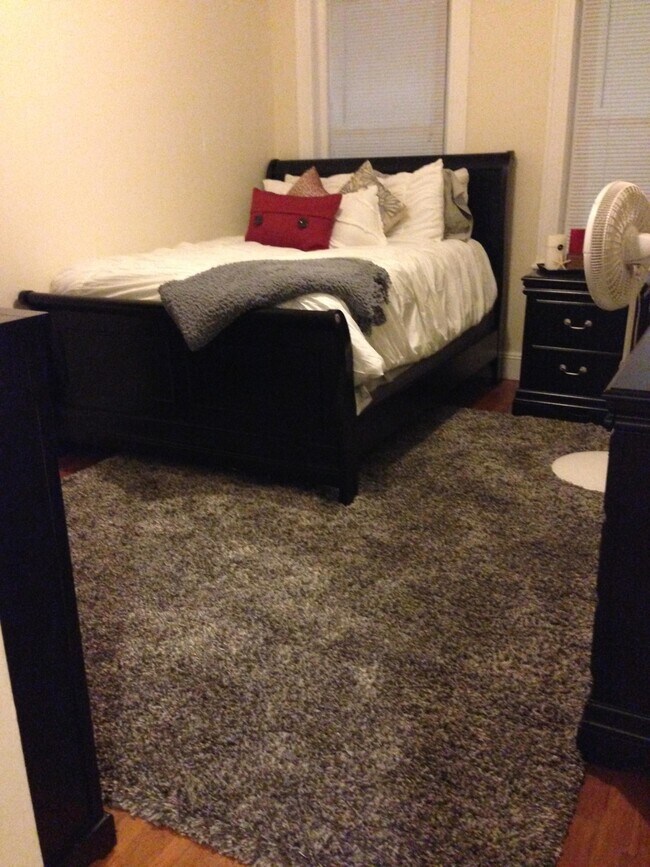 Building Photo - 229 Kelton St