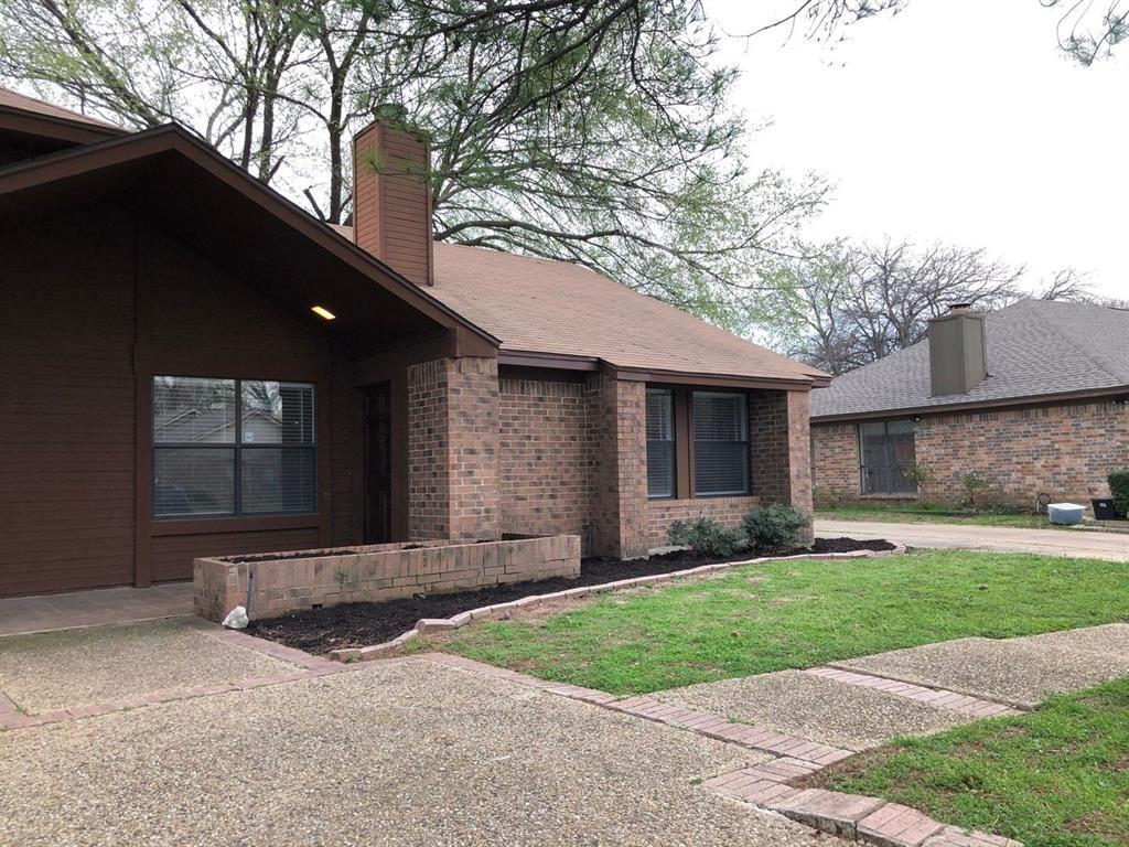 208 E Denton Dr, Euless, TX 76039 Townhome Rentals in Euless TX