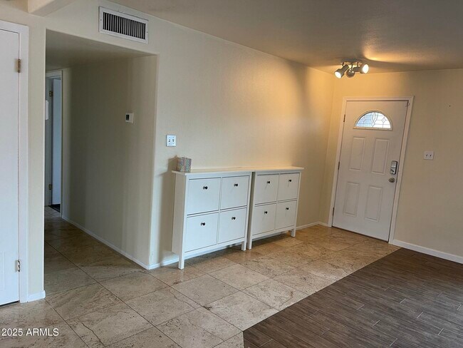 Foto del edificio - 7410 E Edgemont Ave