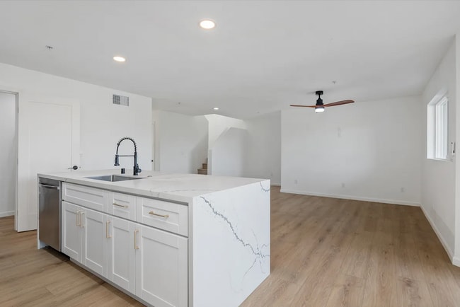 Building Photo - Hamilton