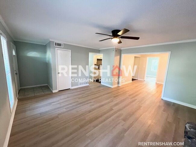 Building Photo - Gorgeous 4 Bedroom / 2 Bath - Move In Ready!