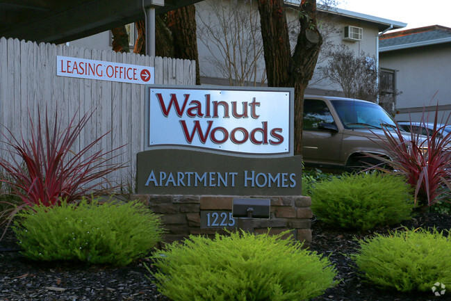 Building Photo - Walnut Woods Apartments