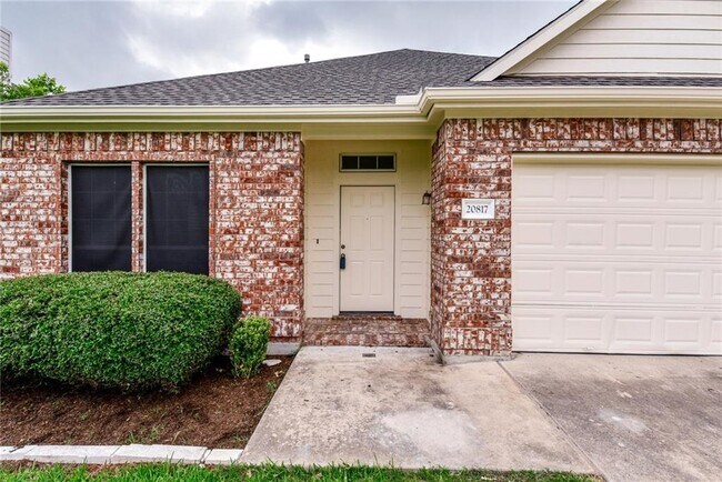 Foto del edificio - 20817 Silverbell Ln