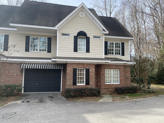 Building Photo - 320 Glenburney Dr