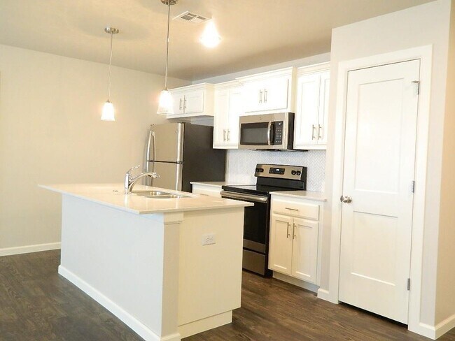 Building Photo - 4910 Avion Ct