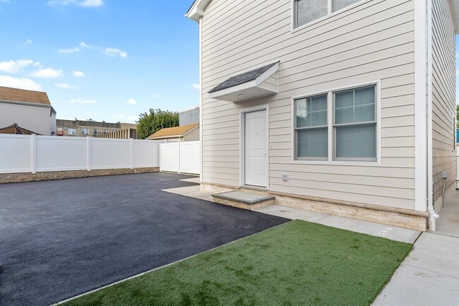 Foto del edificio - 6717 Madison St