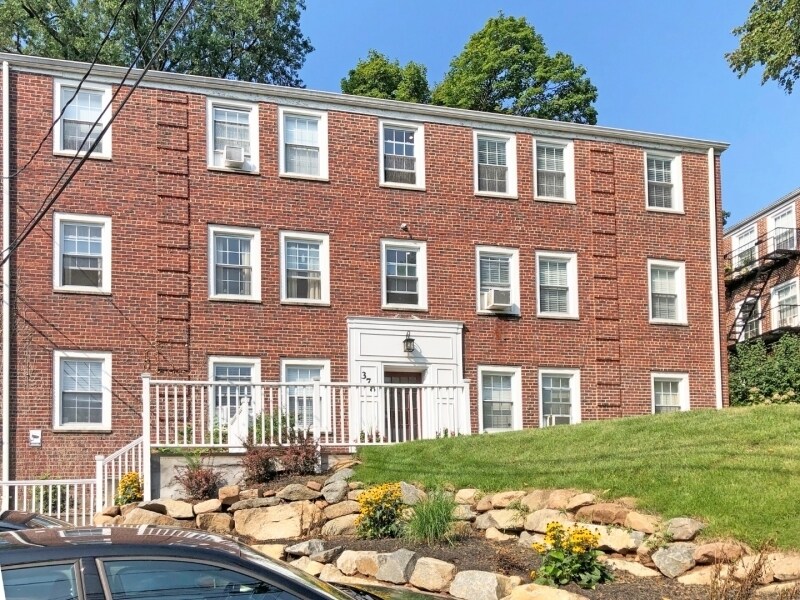 Primary Photo - 378 Claremont Ave