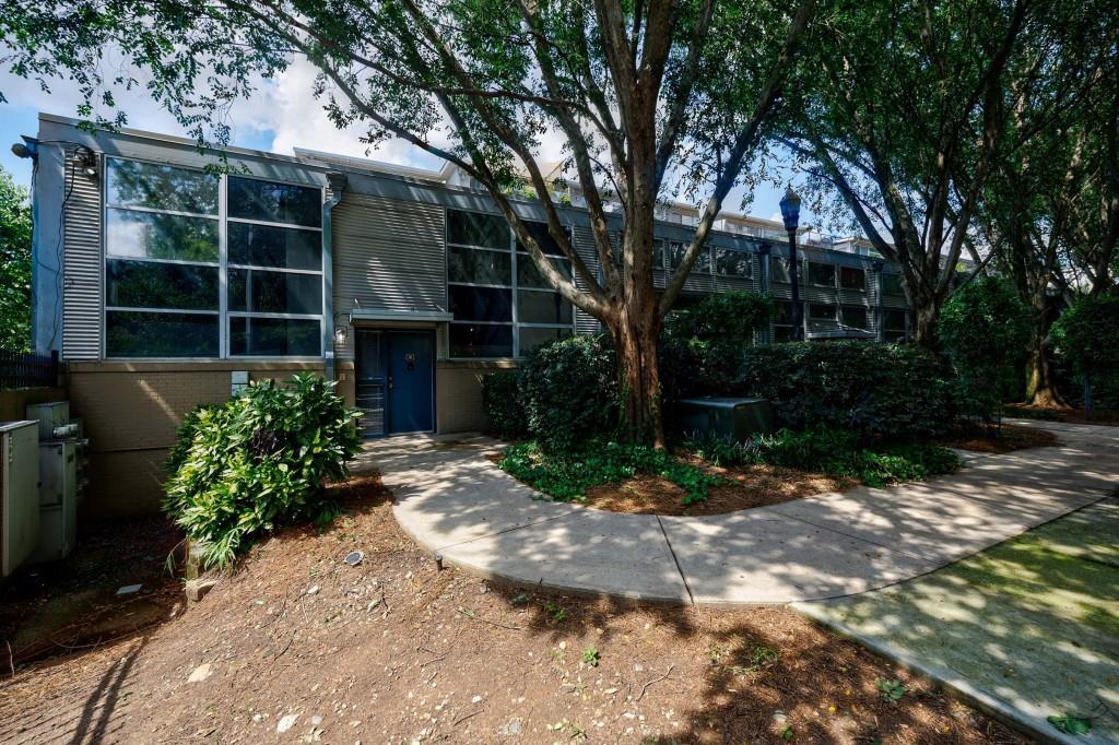 Foto del edificio - 400 Village Pkwy