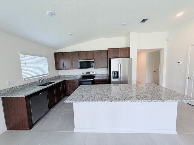 Foto del edificio - New Construction Spacious 3-Bedroom Home with 2 Full Baths in Beautiful Lakeland - 2,106 Sq Ft of...
